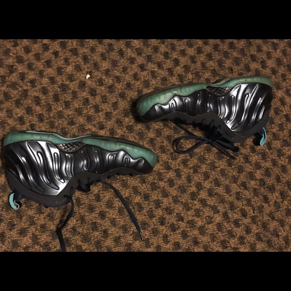 Used Black nike foamposite. Size 10. - Picture 3 of 5